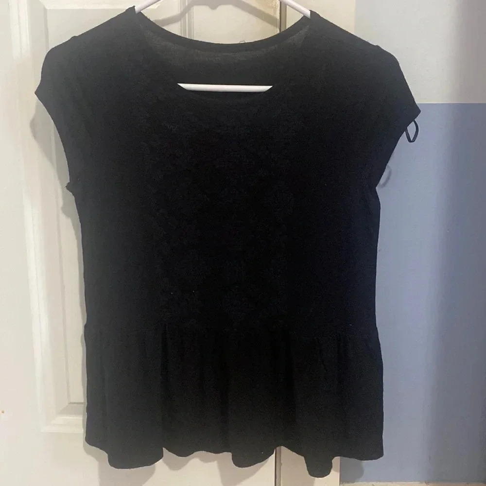 Black short sleeve shirt small